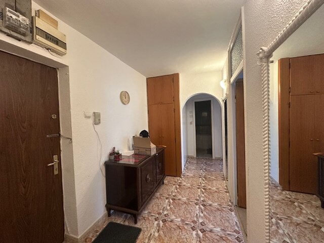 Pasaj Doamna Ghica, chiar pe Aleea Sinaia, bloc 1978, decomandat